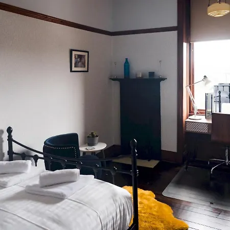 Beautiful, Traditional 2 Bed Flat W Free Parking - Pass The Keys Apartament *