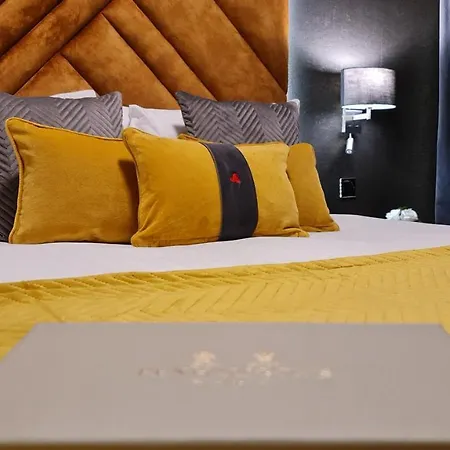 Metro Aparthotel 4*