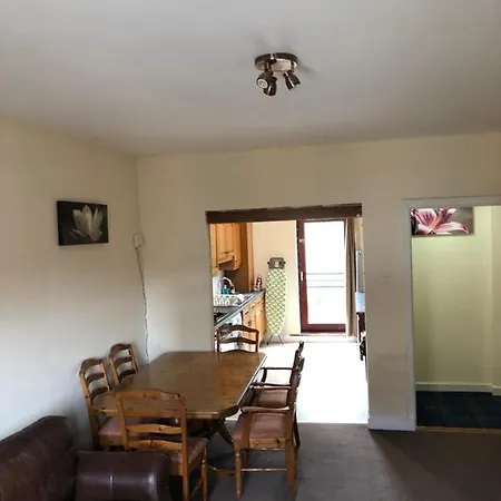 Carnarvon Street Centre *