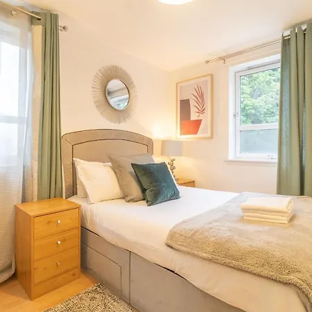 Апартаменты Merchant With Parking *