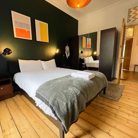 West End - Botanic Gardens *