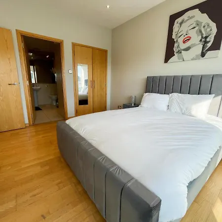 Lägenhet Centre 2-bed Parking Jacuzzi Bath Glasgow