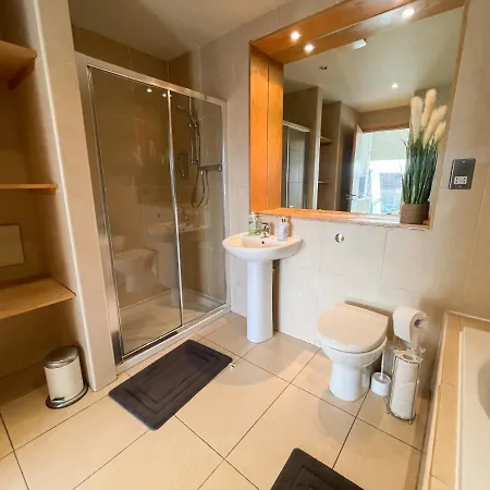 Centre 2-bed Parking Jacuzzi Bath Daire