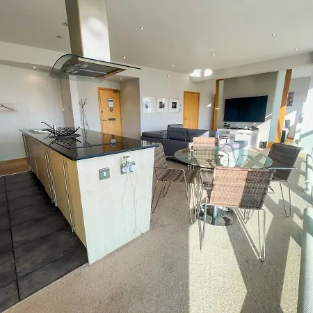 Centre 2-bed Parking Jacuzzi Bath Daire
