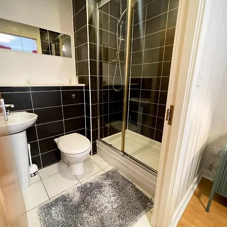 Kelvingrove 2 Bedroom - Private Parking شقة *