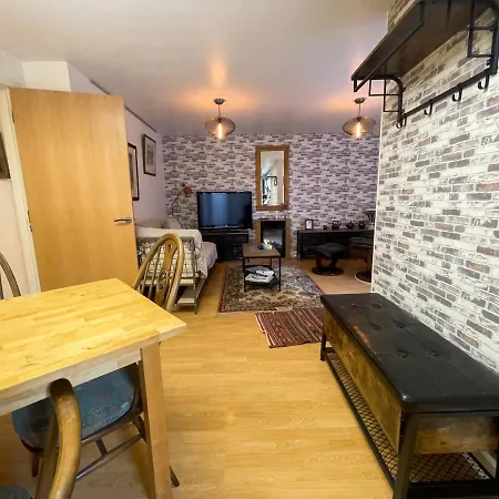 Kelvingrove 2 Bedroom - Private Parking