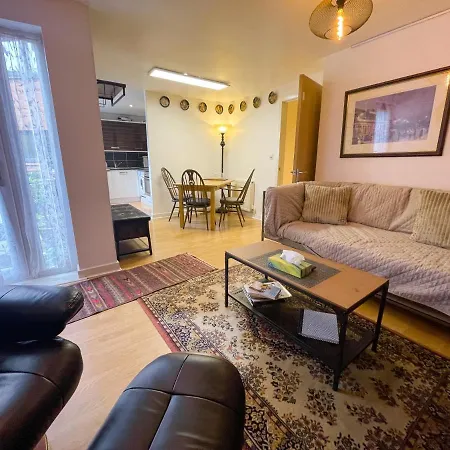 شقة Kelvingrove 2 Bedroom - Private Parking *