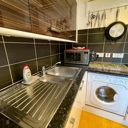 Kelvingrove 2 Bedroom - Private Parking
