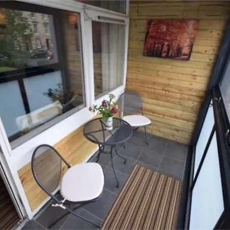 Apartment Beautiful 2 Bedroom With Balcony In Trendy West End - Ideal For Hydro, Uni, Ashton Lane & Centre *