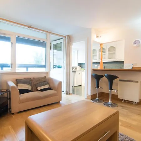 Beautiful 2 Bedroom With Balcony In Trendy West End - Ideal For Hydro, Uni, Ashton Lane & Centre Apartment *