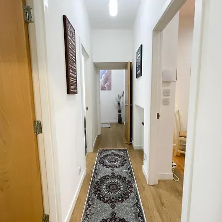 Exquisite 2br Flat Near Train Station Apartman Glasgow