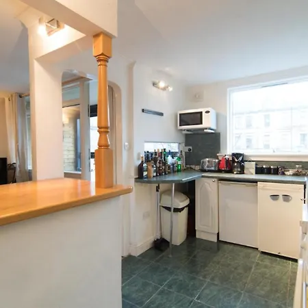Beautiful 2 Bedroom With Balcony In Trendy West End - Ideal For Hydro, Uni, Ashton Lane & Centre Apartment *