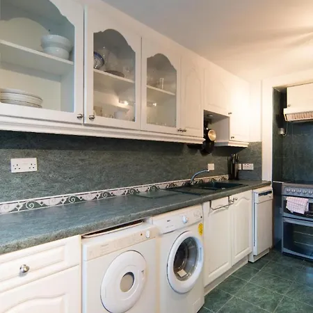 Apartment Beautiful 2 Bedroom With Balcony In Trendy West End - Ideal For Hydro, Uni, Ashton Lane & Centre
