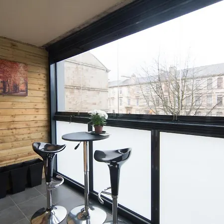 Beautiful 2 Bedroom With Balcony In Trendy West End - Ideal For Hydro, Uni, Ashton Lane & Centre Apartment