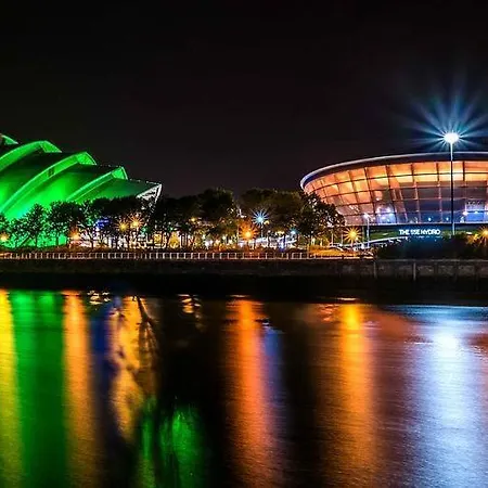 Holiday home Sec Hydro Executive Townhouse: Triplex With Garden Glasgow