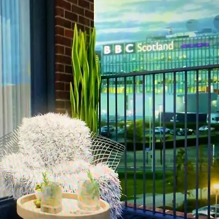 Sec Hydro Executive Townhouse: Triplex With Garden Holiday home *