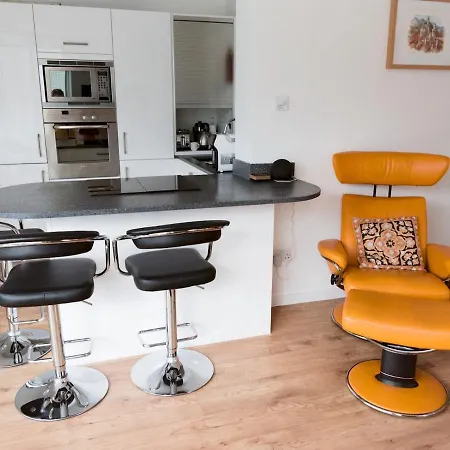 Pass The Keys Stylish 2bed Unit *