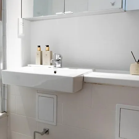 Pass The Keys Stylish 2bed Unit