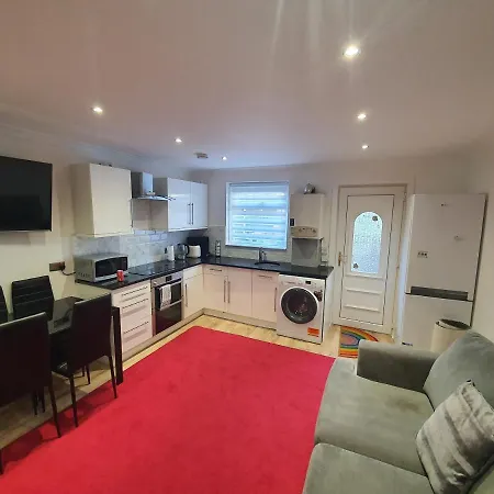 Modern House Close To Apartament