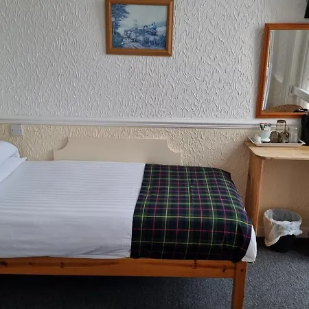 Hampton Court - Centre Glasgow