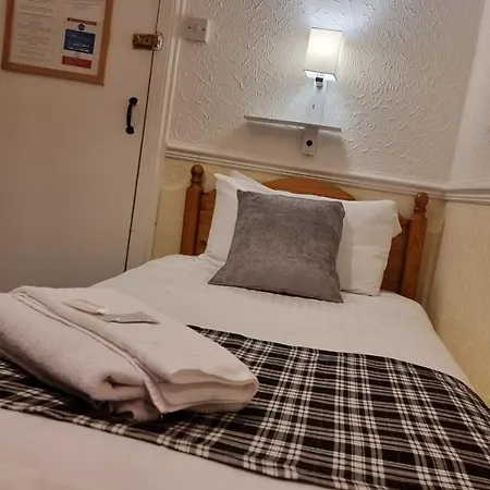 Hampton Court - Centre Guest house