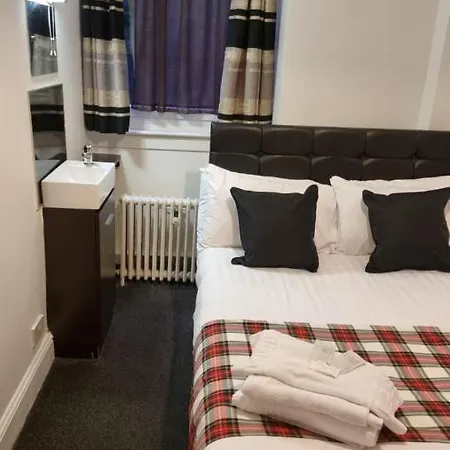 Hampton Court - Centre 3* Glasgow