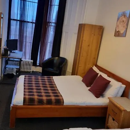Hampton Court - Centre 3* Glasgow