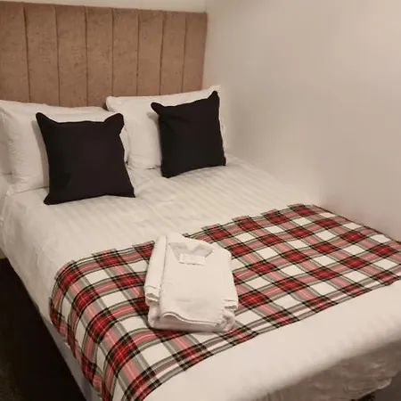 Hampton Court - Centre 3* Glasgow