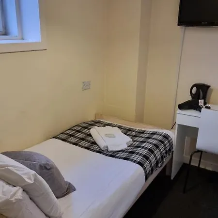 Hampton Court - Centre Guest house