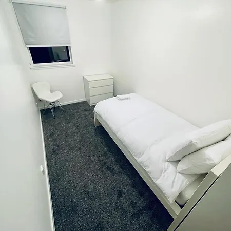 Modern 2 Bedroom With Free Parking Lejlighed *
