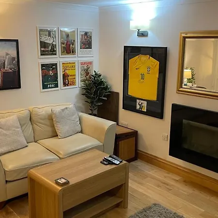 Beautiful 2 Bedroom With Balcony In Trendy West End - Ideal For Hydro, Uni, Ashton Lane & Centre Glasgow