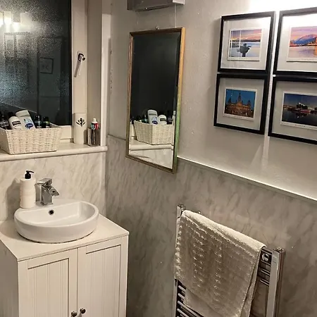 Apartment Beautiful 2 Bedroom With Balcony In Trendy West End - Ideal For Hydro, Uni, Ashton Lane & Centre Glasgow