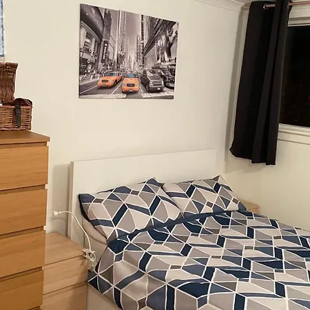 Apartment Beautiful 2 Bedroom With Balcony In Trendy West End - Ideal For Hydro, Uni, Ashton Lane & Centre *