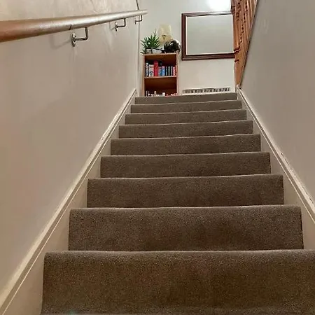 Apartment Beautiful 2 Bedroom With Balcony In Trendy West End - Ideal For Hydro, Uni, Ashton Lane & Centre