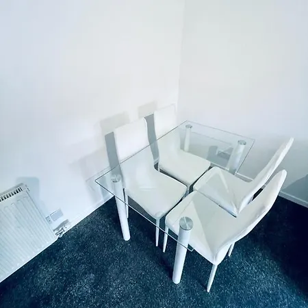 Modern 2 Bedroom With Free Parking Lejlighed