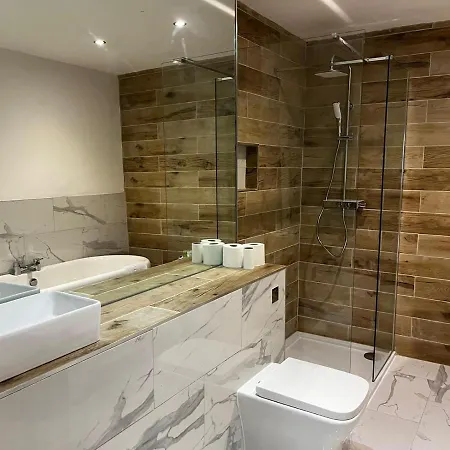 West End -stunning, 2 Bedroom, Main Door Flat With Private Parking Apartman *
