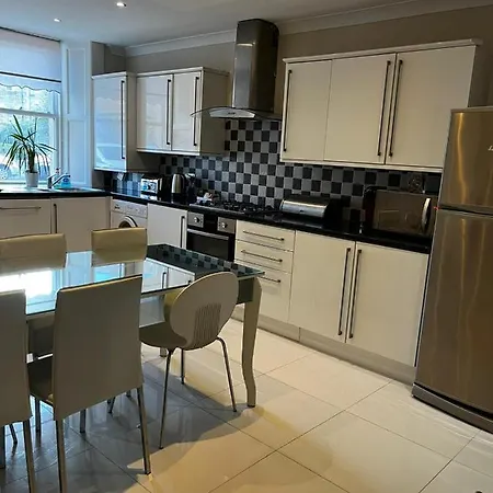 West End -stunning, 2 Bedroom, Main Door Flat With Private Parking Apartman Glasgow