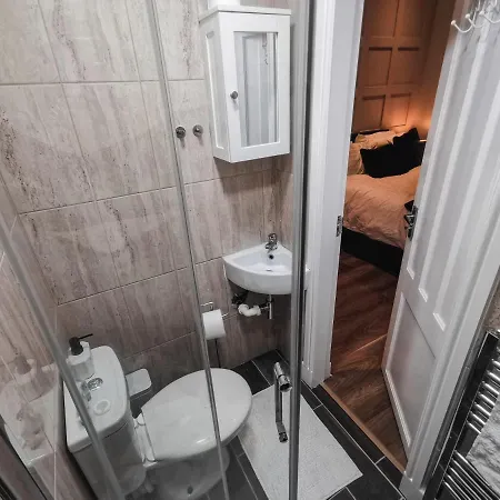 Luxurious 3 Bedroom Apartment: Heart Of Westend Daire Glasgow