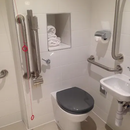 Hampton By Hilton Otel 3*