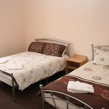 Queen's Park Otel 2*