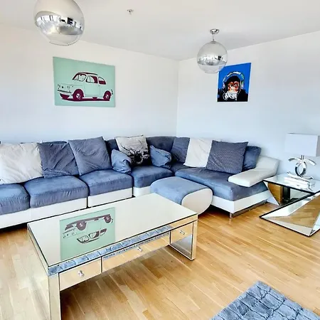 Lägenhet Two Bed Penthouse In The Heart Of