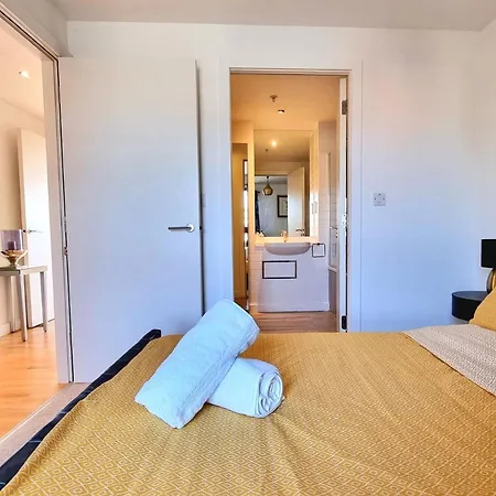 Two Bed Penthouse In The Heart Of Lägenhet