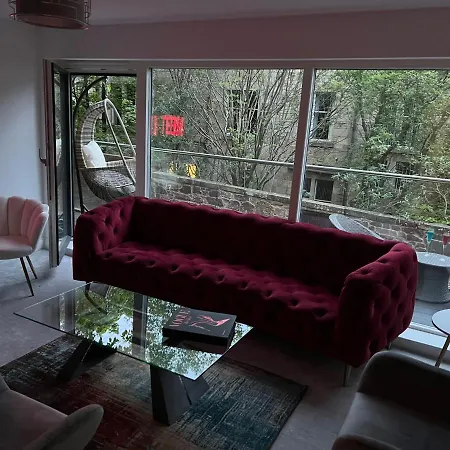 Designer House - Of / 'hillhead' West End G12 - Luxurious & Contemporary Detached House / Terrace / Garden / 'electric Car Charging' Garage Parking *