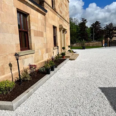 Beautiful 4-bed In