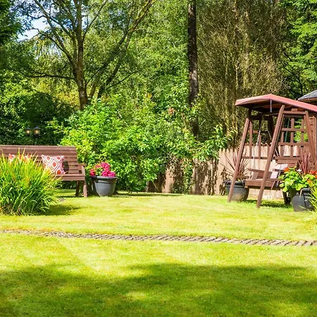 Stunning 4 Bedroom - Hot Tub & Sauna * Glasgow