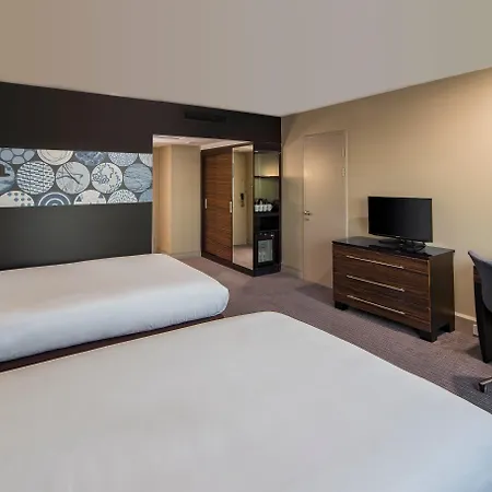Crowne Plaza By Ihg מלון 4*