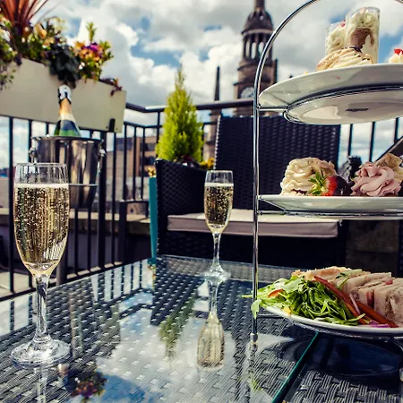 カールトン ジョージ