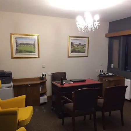 Crosshill House Hotell
