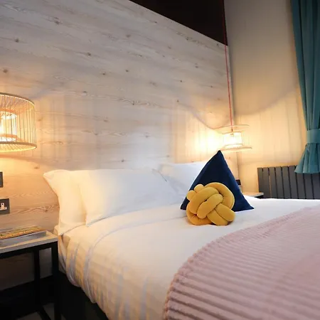 Revolver Hotel 4*