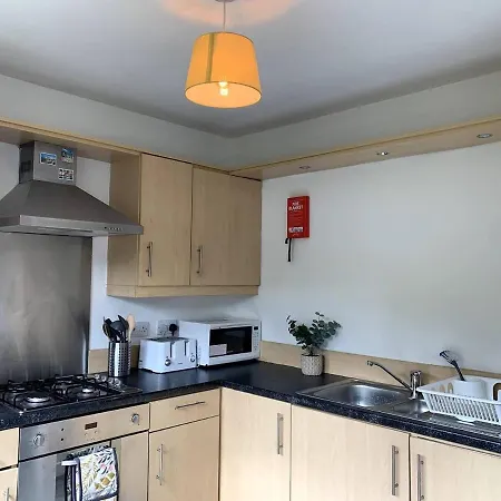 Modern 2 Bedroom Flat With Free Parking In Cambuslang, *